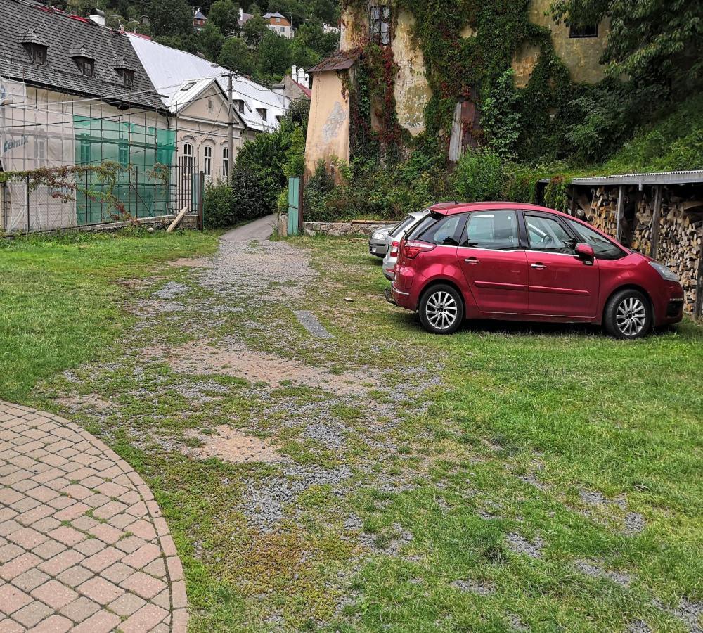 Banská Štiavnica Hostel Skautsky Dom מראה חיצוני תמונה