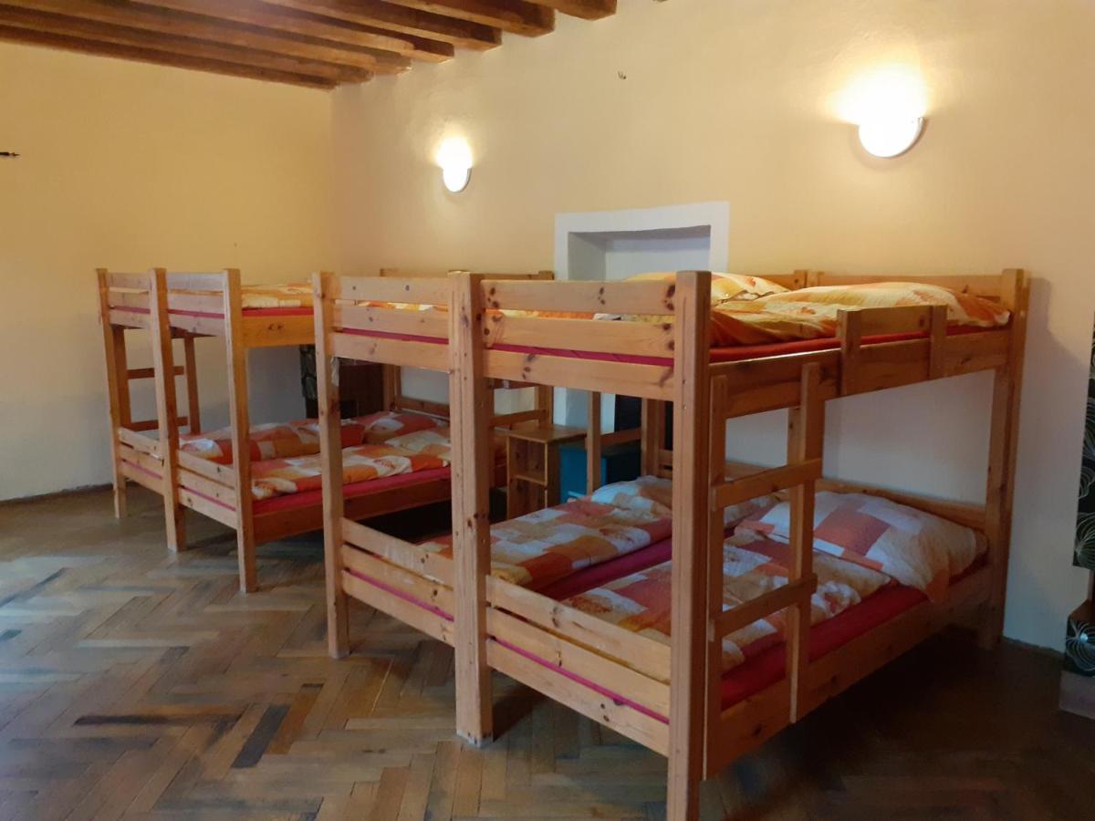 Banská Štiavnica Hostel Skautsky Dom מראה חיצוני תמונה