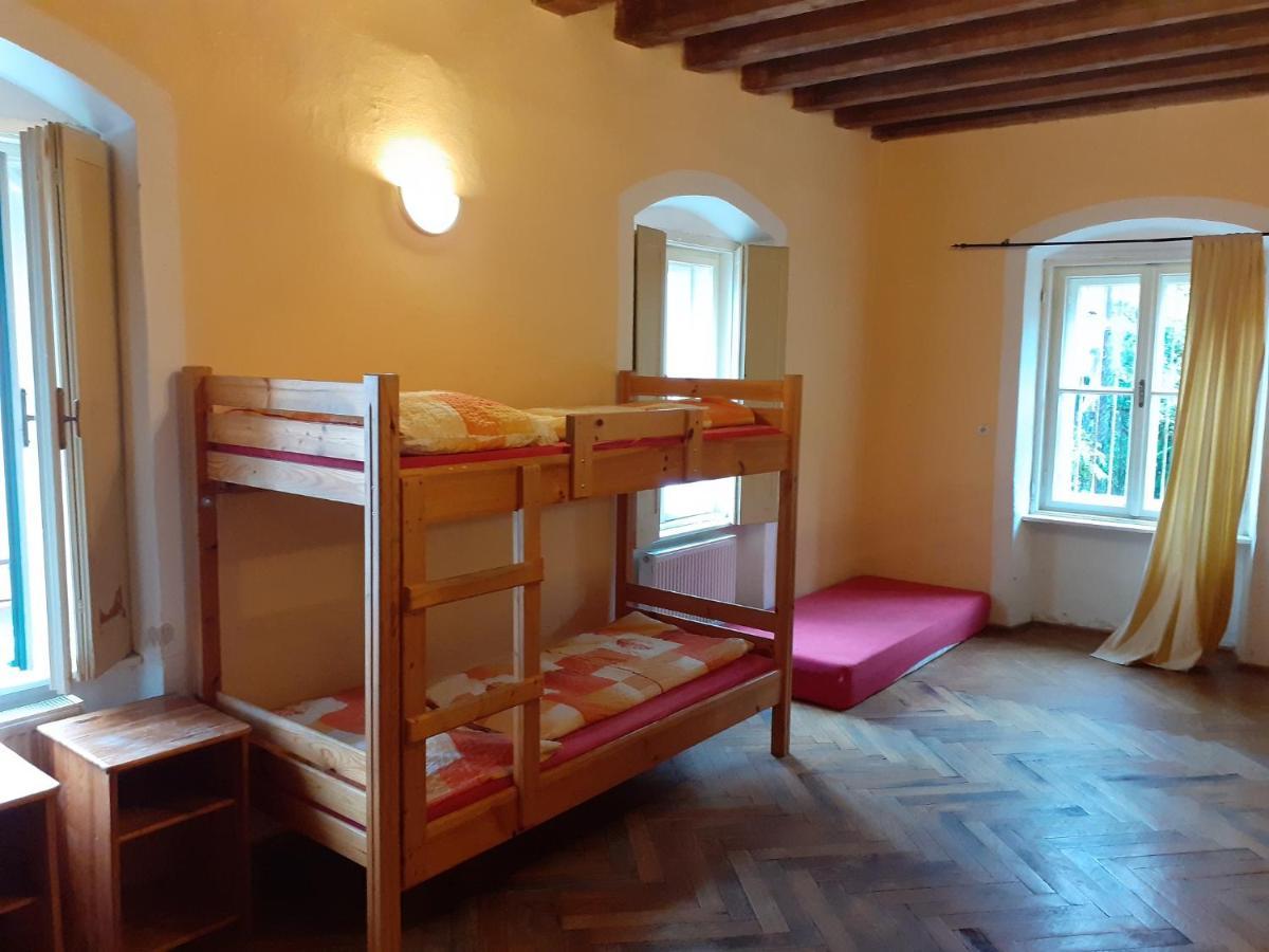 Banská Štiavnica Hostel Skautsky Dom מראה חיצוני תמונה