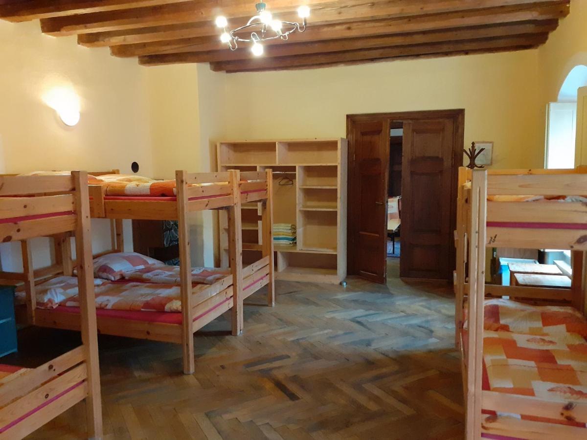 Banská Štiavnica Hostel Skautsky Dom מראה חיצוני תמונה