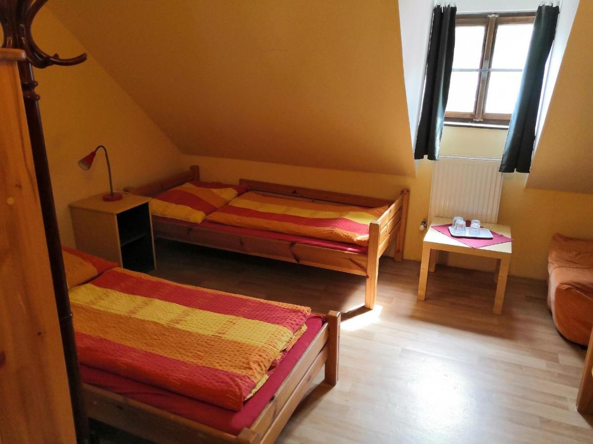 Banská Štiavnica Hostel Skautsky Dom מראה חיצוני תמונה