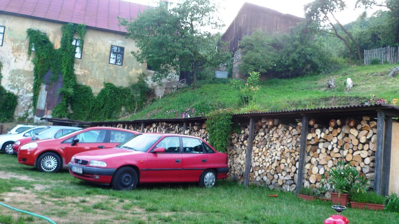 Banská Štiavnica Hostel Skautsky Dom מראה חיצוני תמונה