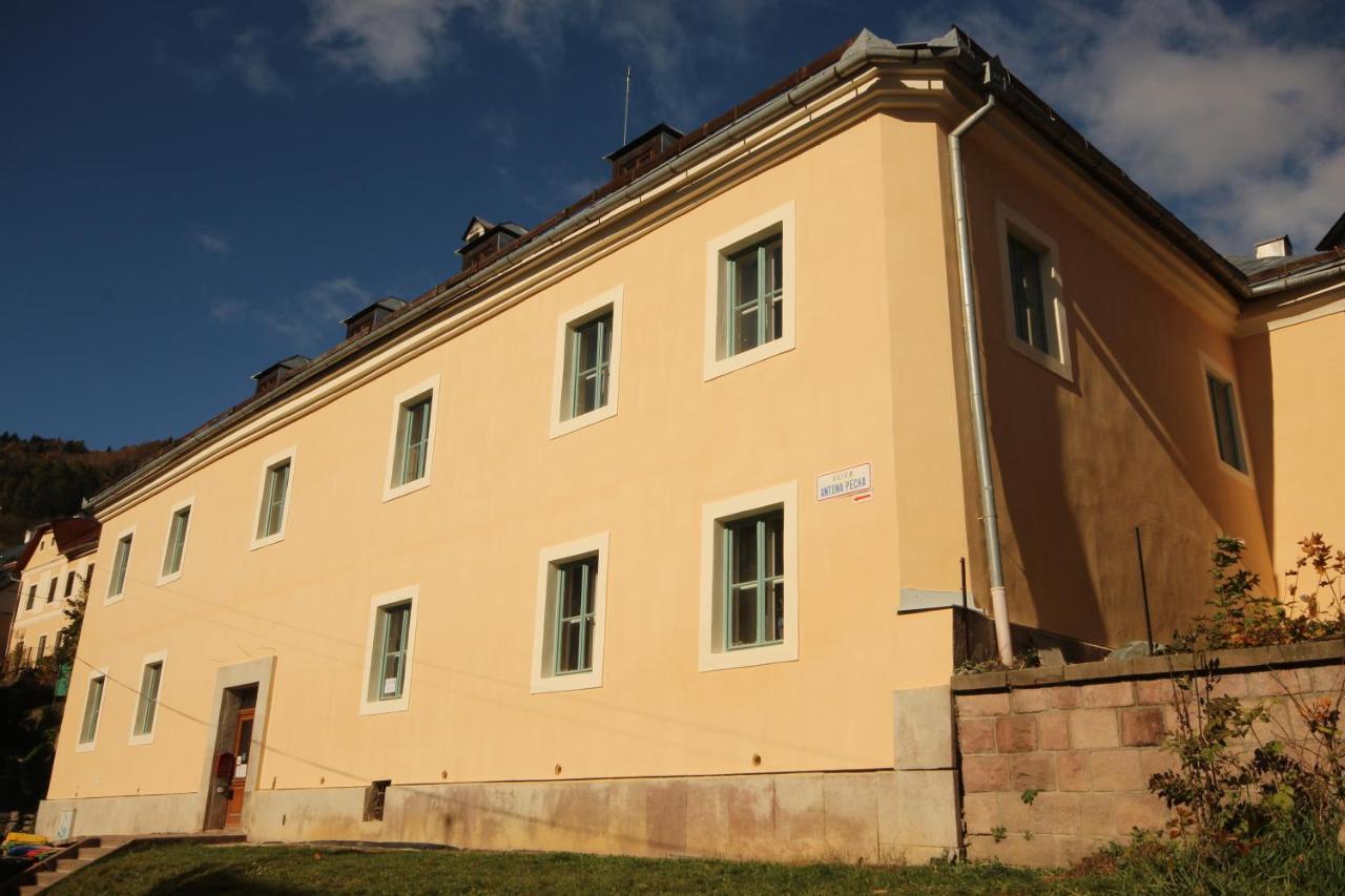 Banská Štiavnica Hostel Skautsky Dom מראה חיצוני תמונה
