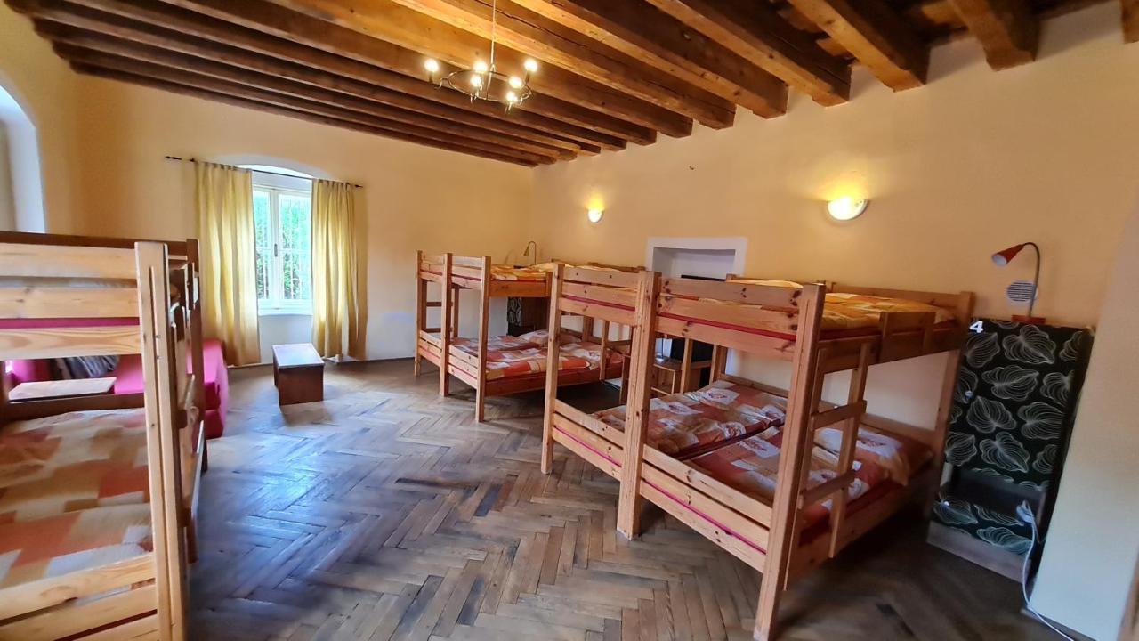 Banská Štiavnica Hostel Skautsky Dom מראה חיצוני תמונה
