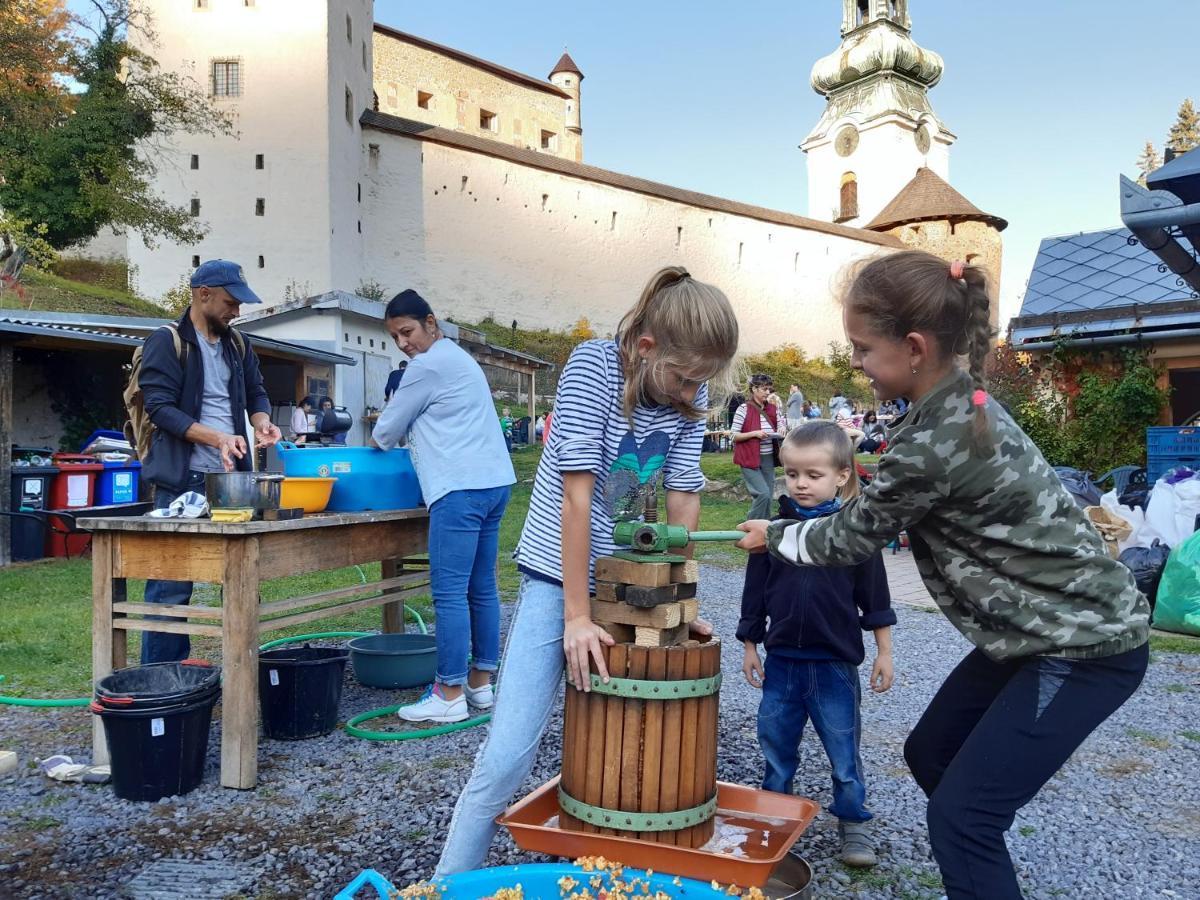 Banská Štiavnica Hostel Skautsky Dom מראה חיצוני תמונה