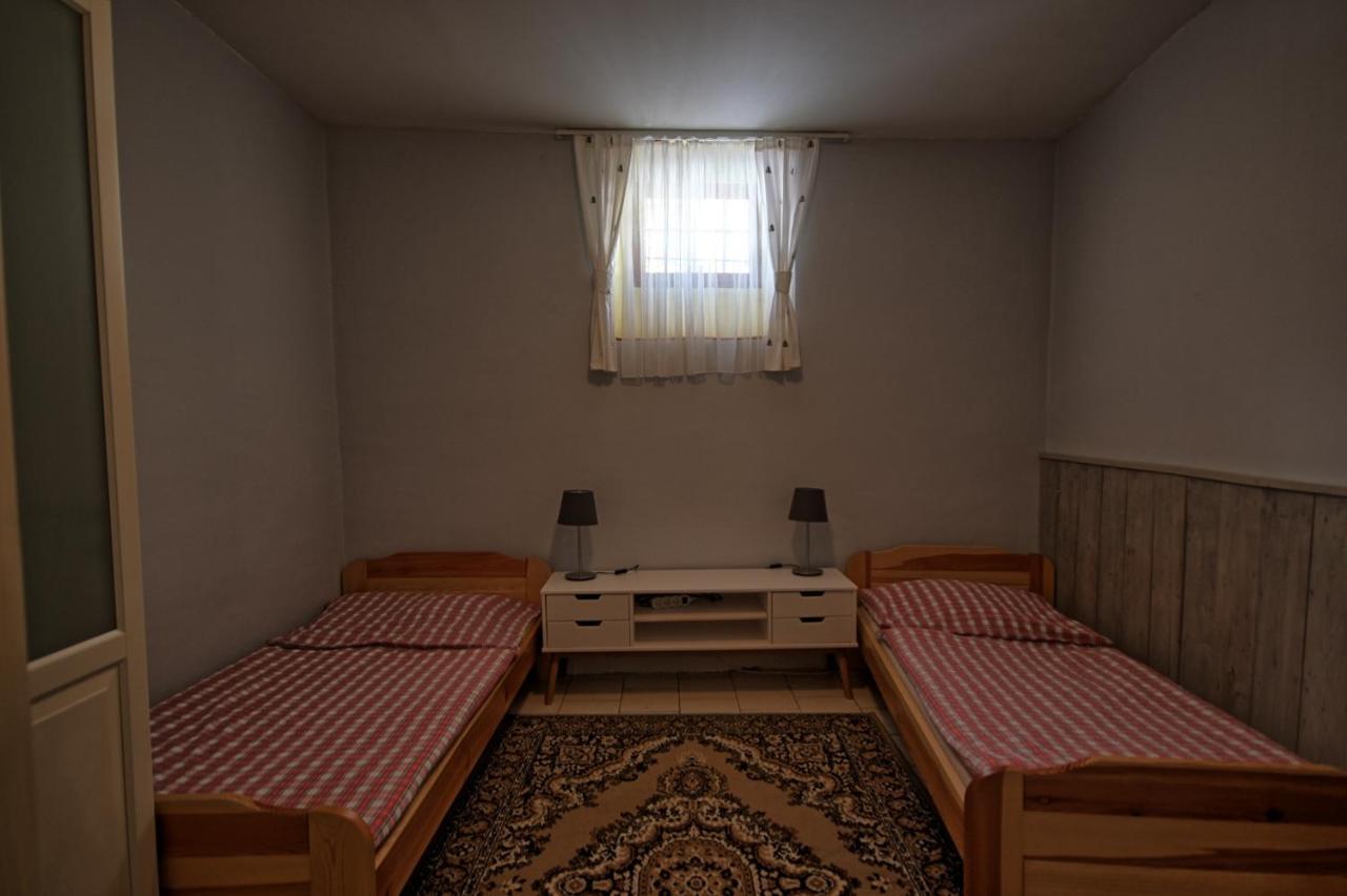 Banská Štiavnica Hostel Skautsky Dom מראה חיצוני תמונה