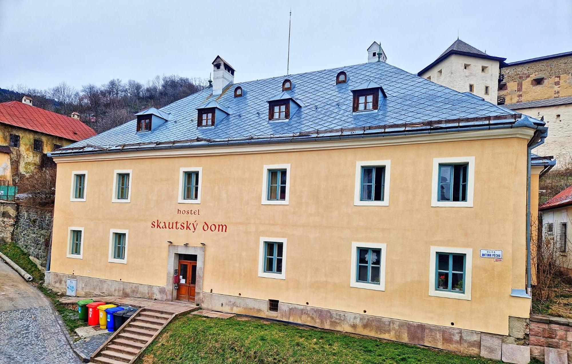 Banská Štiavnica Hostel Skautsky Dom מראה חיצוני תמונה